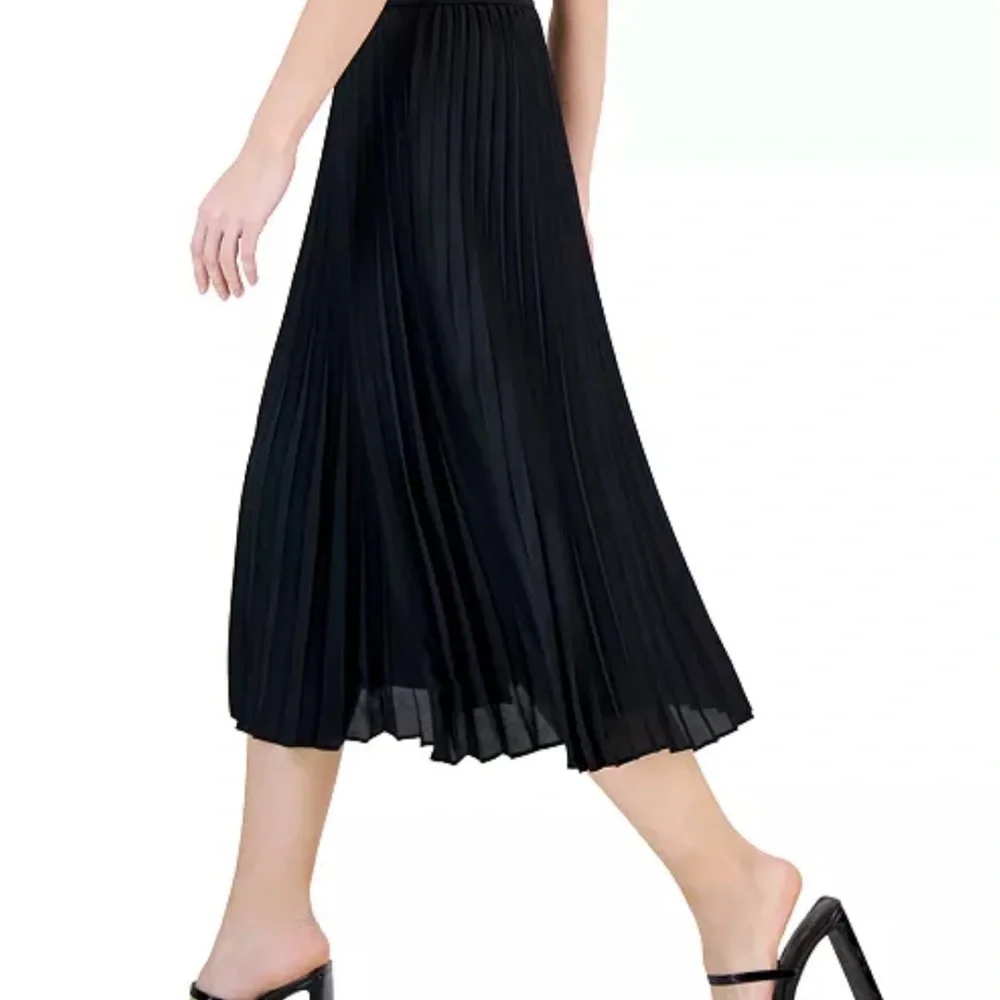 I.N.C. International Concepts
Women's Pleated Midi Skirt Medium NWT - Picture 2 of 6